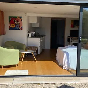 https://studio-36m2-dans-un-beau-domaine-prive-au-calme.fr-provencehotel.com